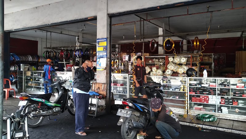 Rajawali Motor: Jantung Kehidupan Otomotif Cilacap